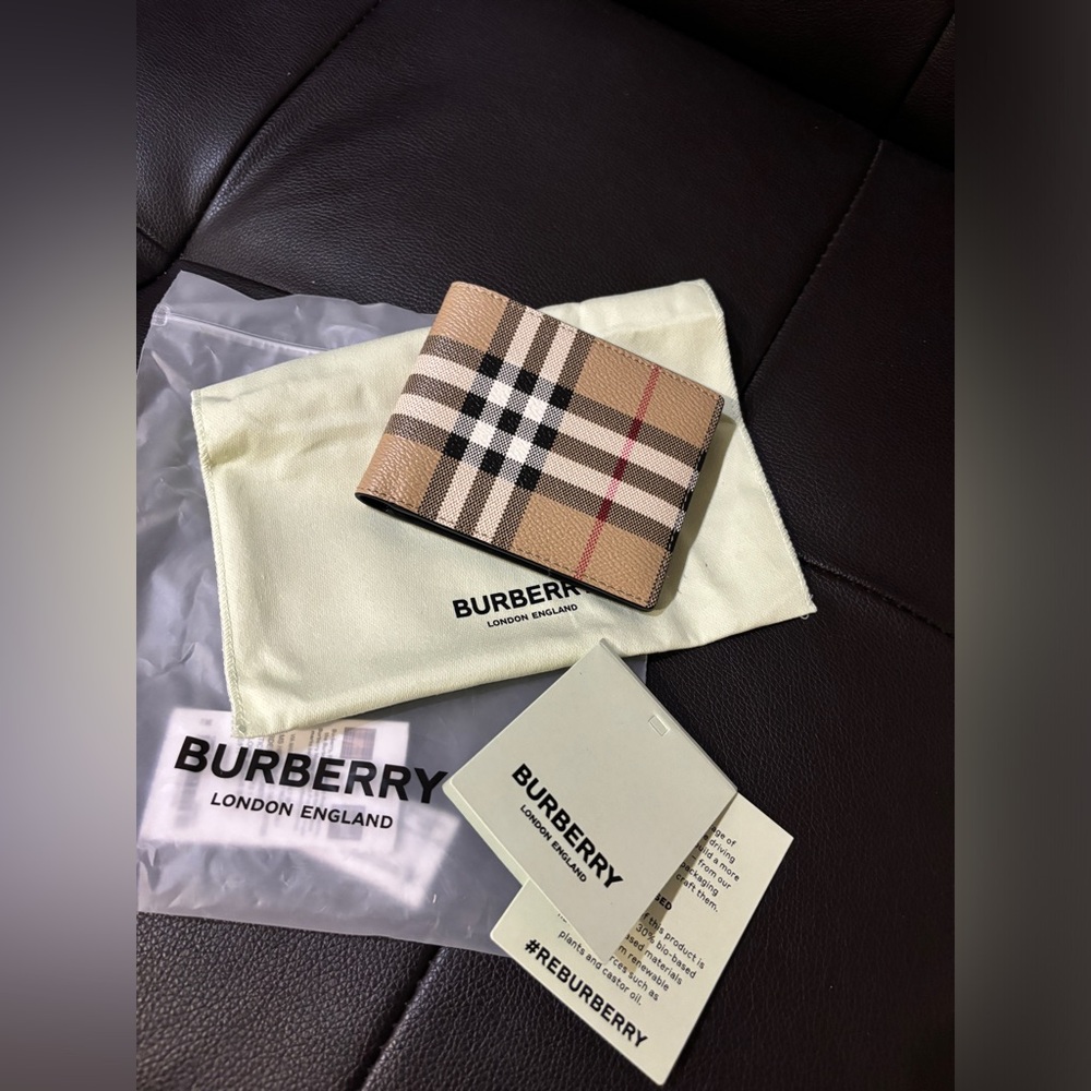 New Burberry men’s check wallet